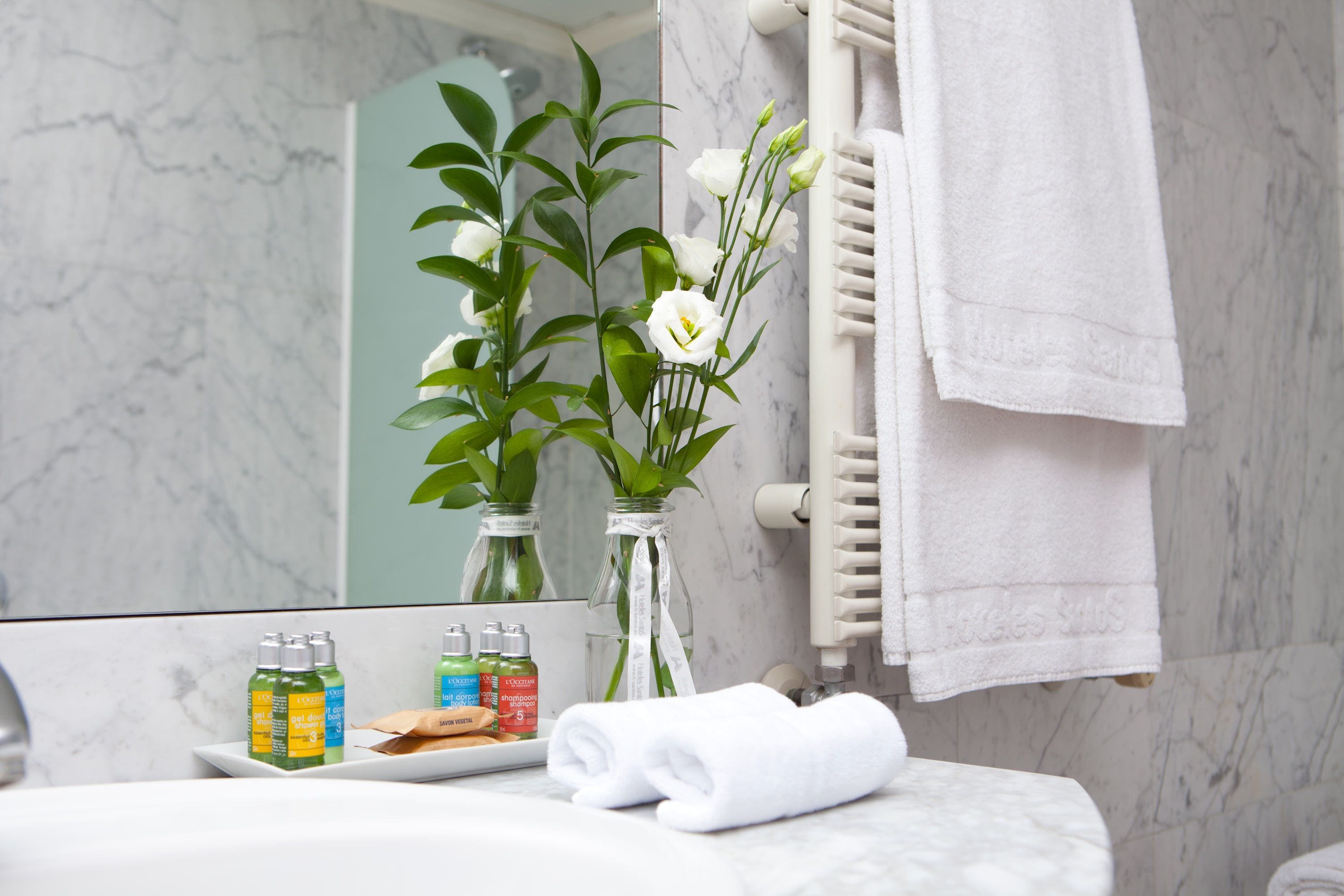 family room | bathroom | combined shower/bathtub, free toiletries, hair dryer, bidet