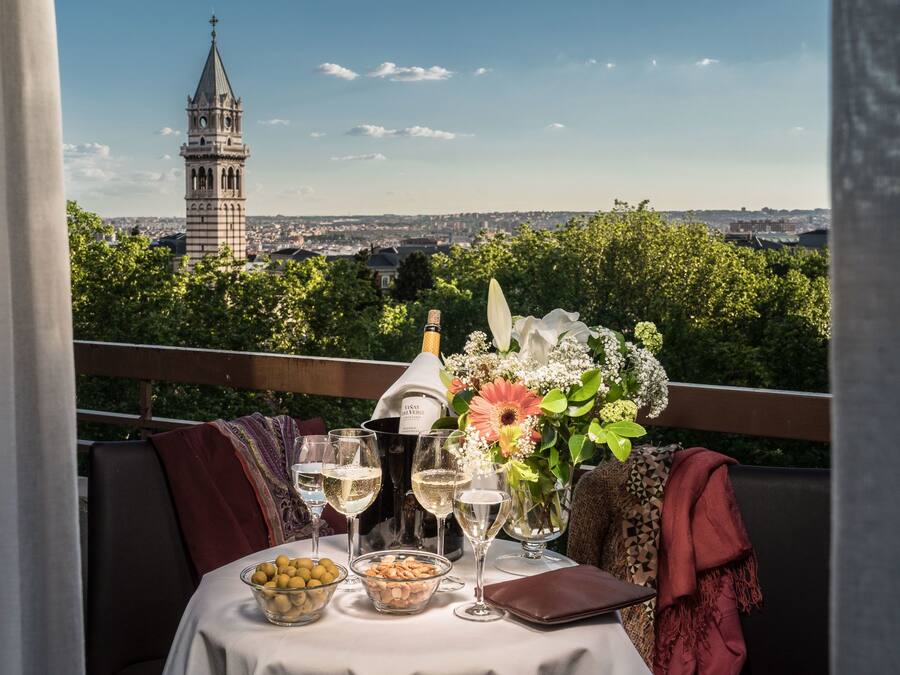 Studiosuite | Minibar, Zimmersafe, Schreibtisch, laptopgeeigneter Arbeitsplatz