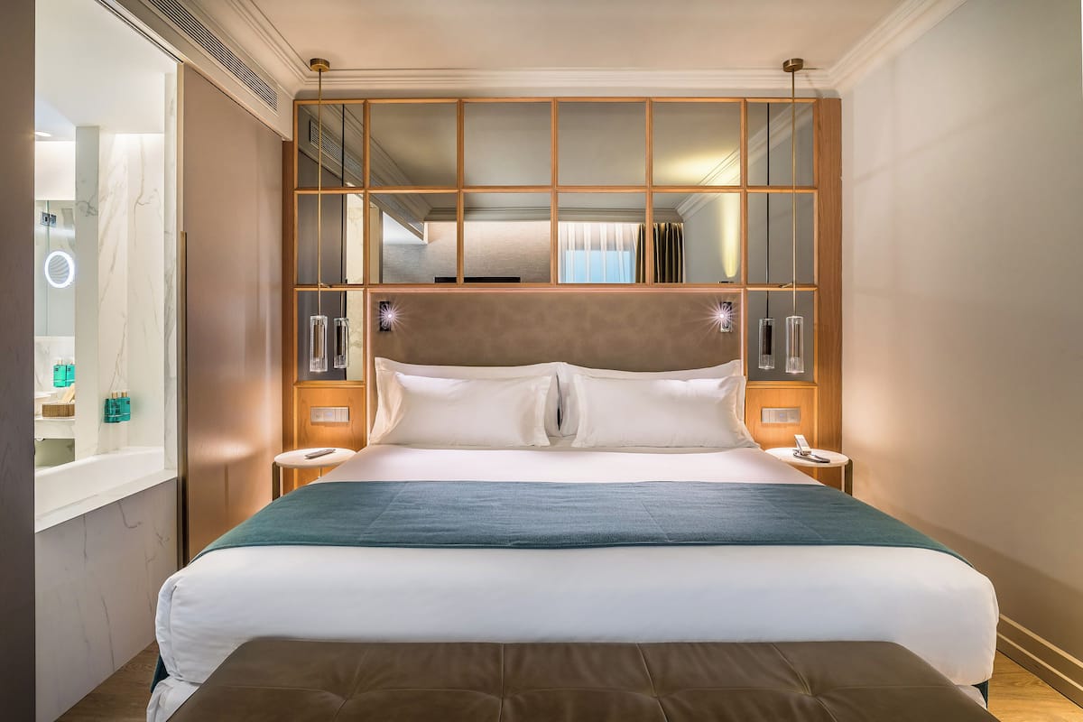 1 bedroom, premium bedding, down comforters, memory foam beds
