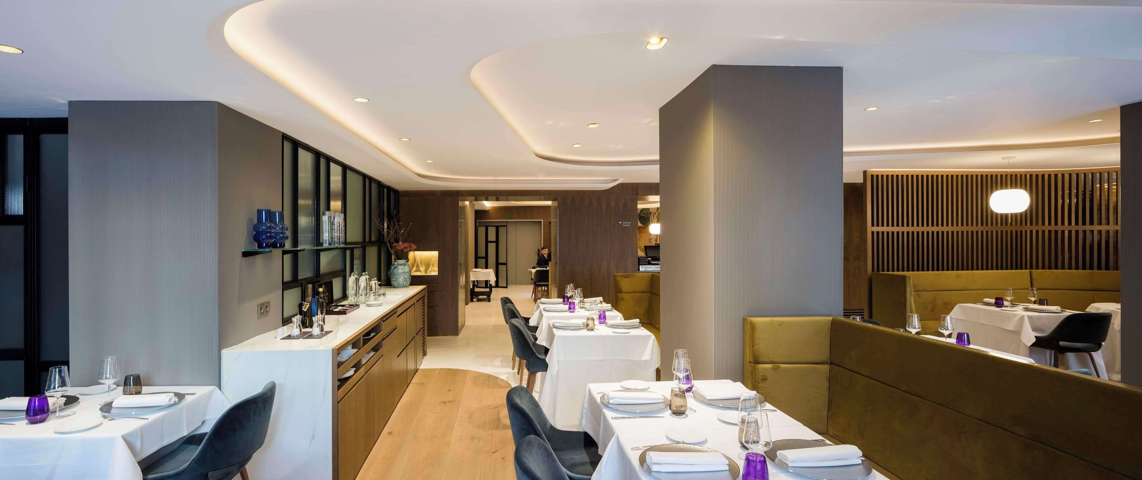 breakfast, lunch and dinner served