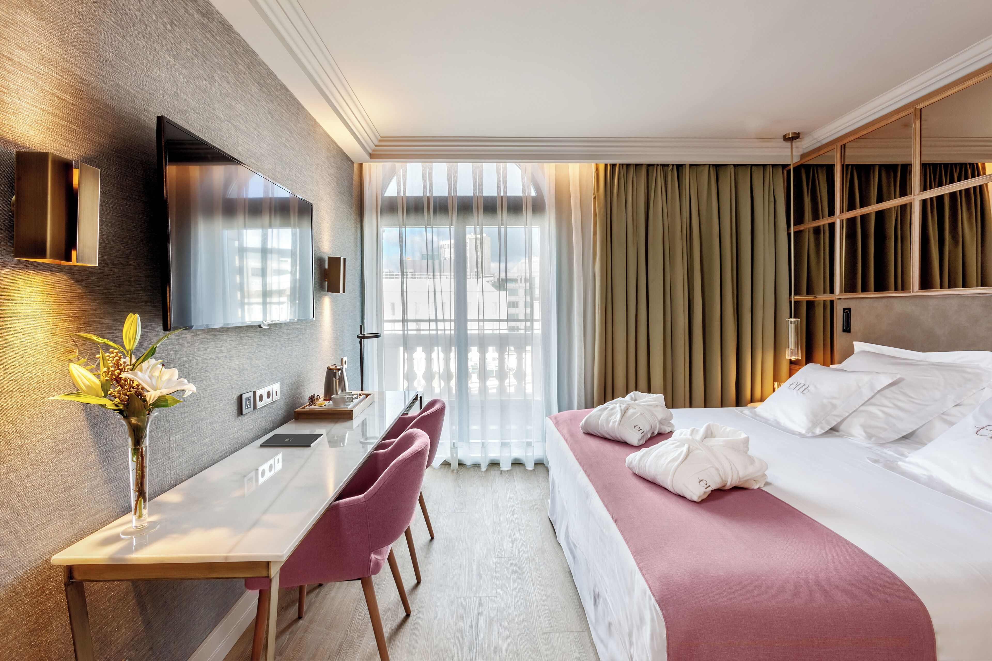 premium room, balcony | city view