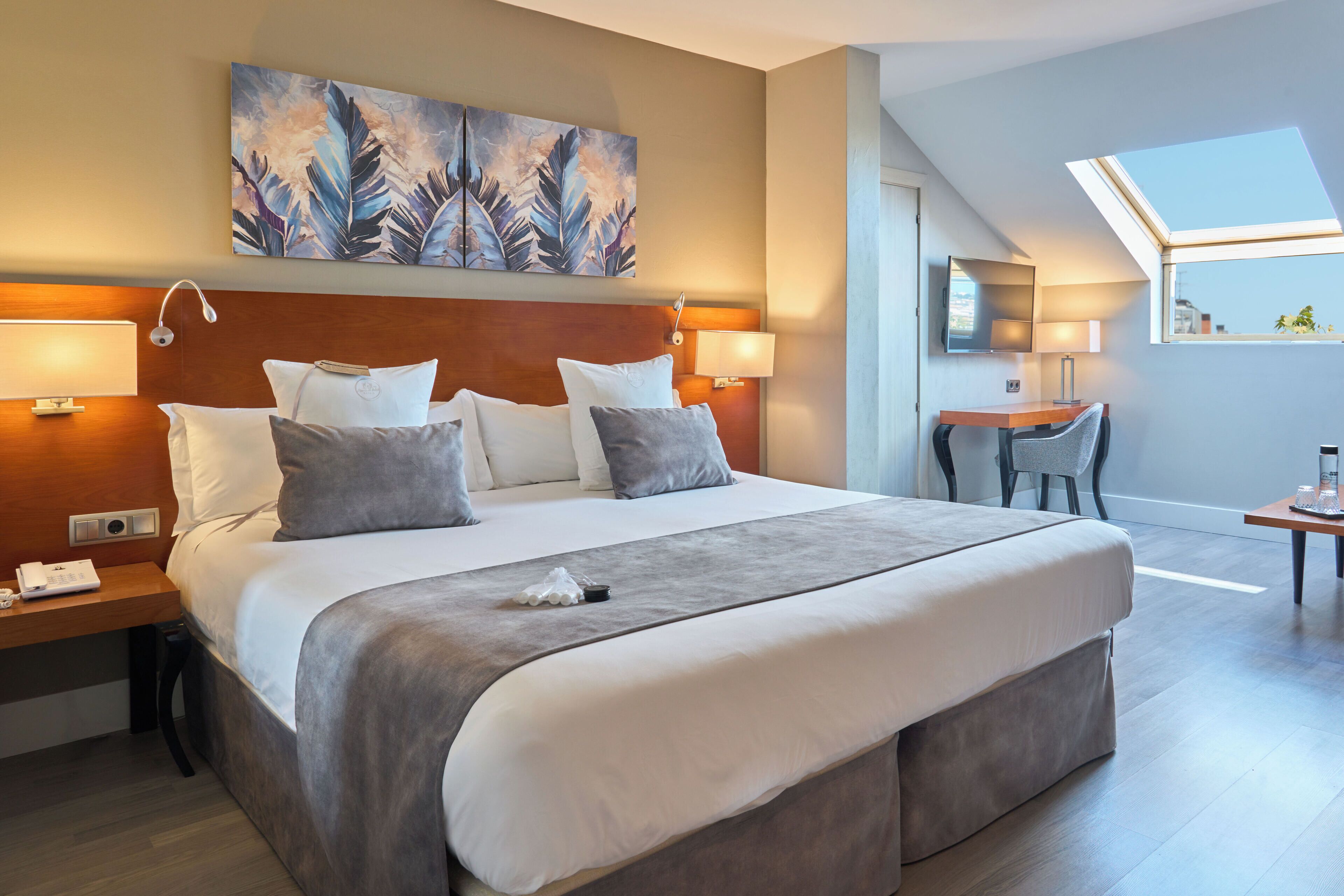 Matelas Select Comfort, coffres-forts dans les chambres, bureau