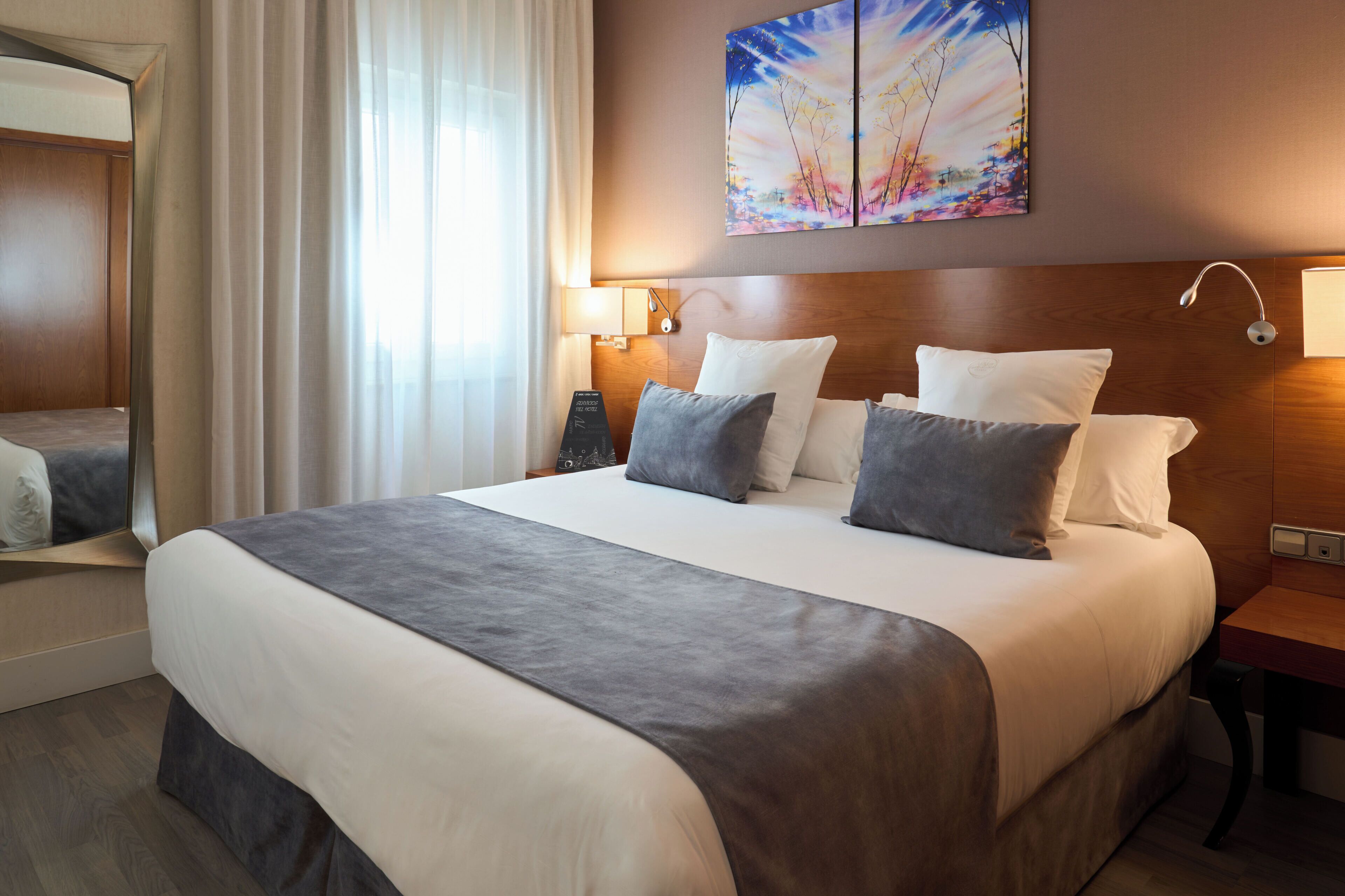 Matelas Select Comfort, coffres-forts dans les chambres, bureau