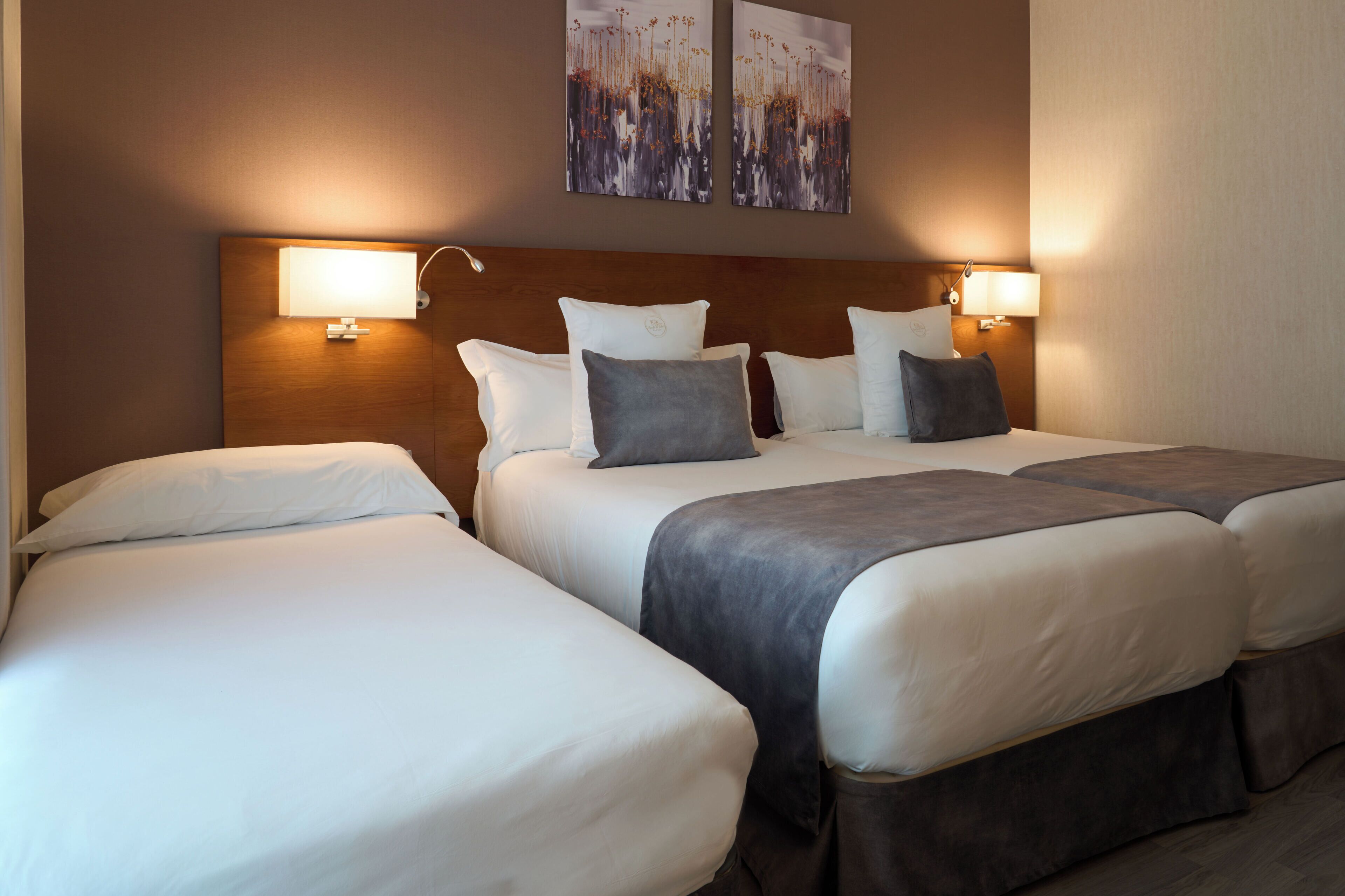 Matelas Select Comfort, coffres-forts dans les chambres, bureau