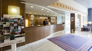 منصة إجراءات تسجيل الوصول/المغادرة