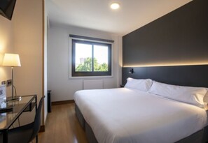 Bộ đồ giường cao cấp, chăn bông, minibar, két bảo mật tại phòng 