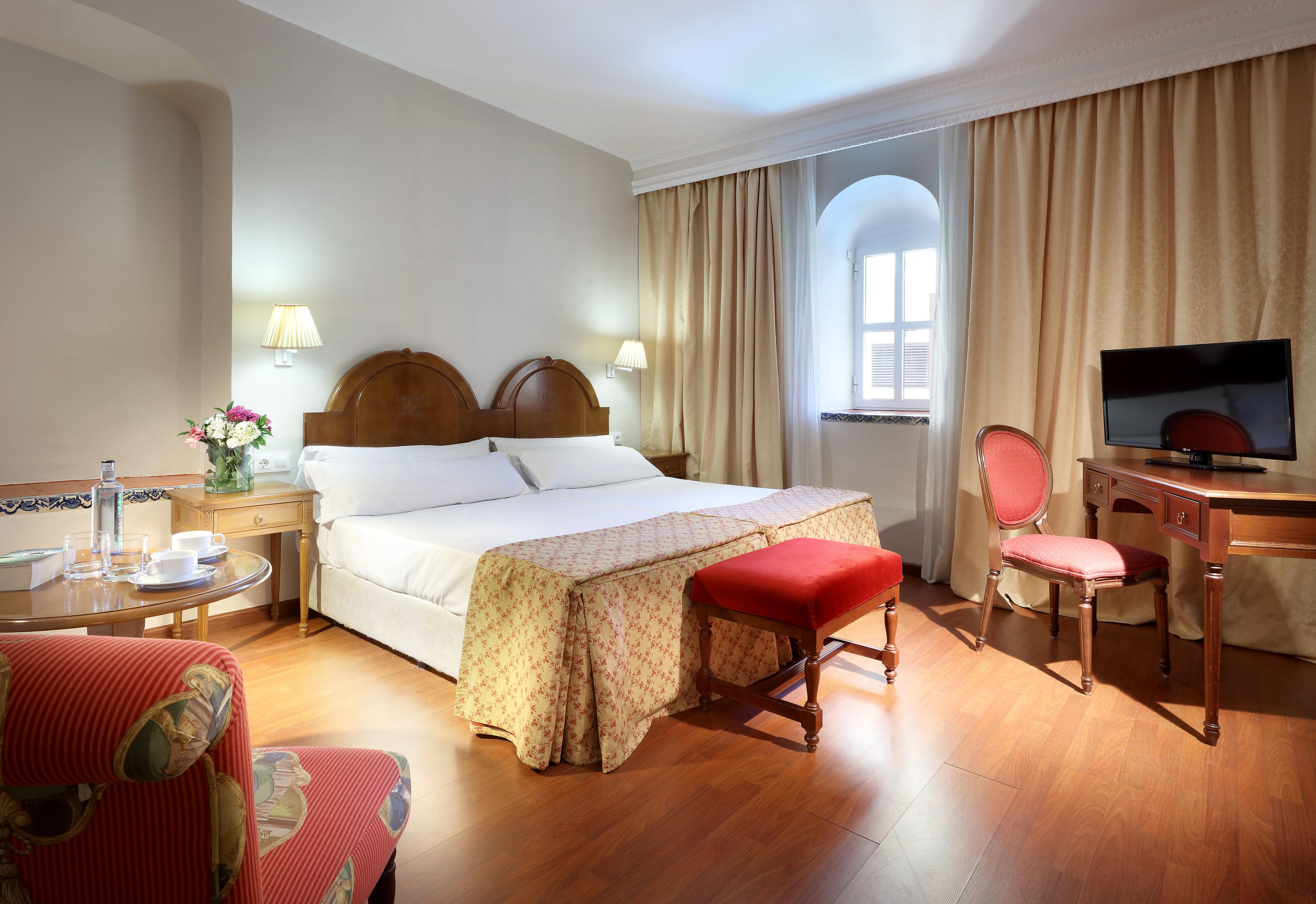 double room | minibar, in-room safe, blackout curtains, soundproofing