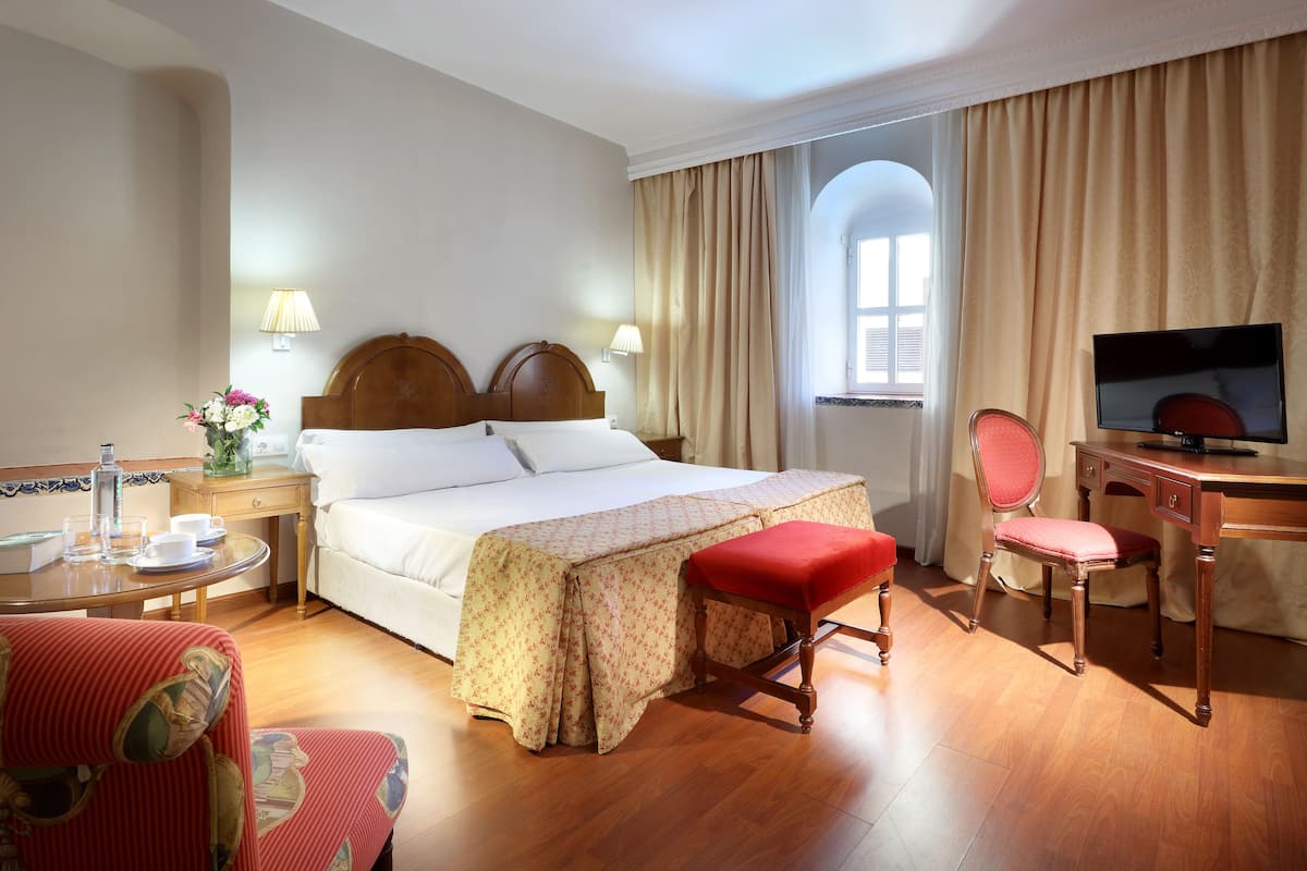 double room | minibar, in-room safe, blackout curtains, soundproofing