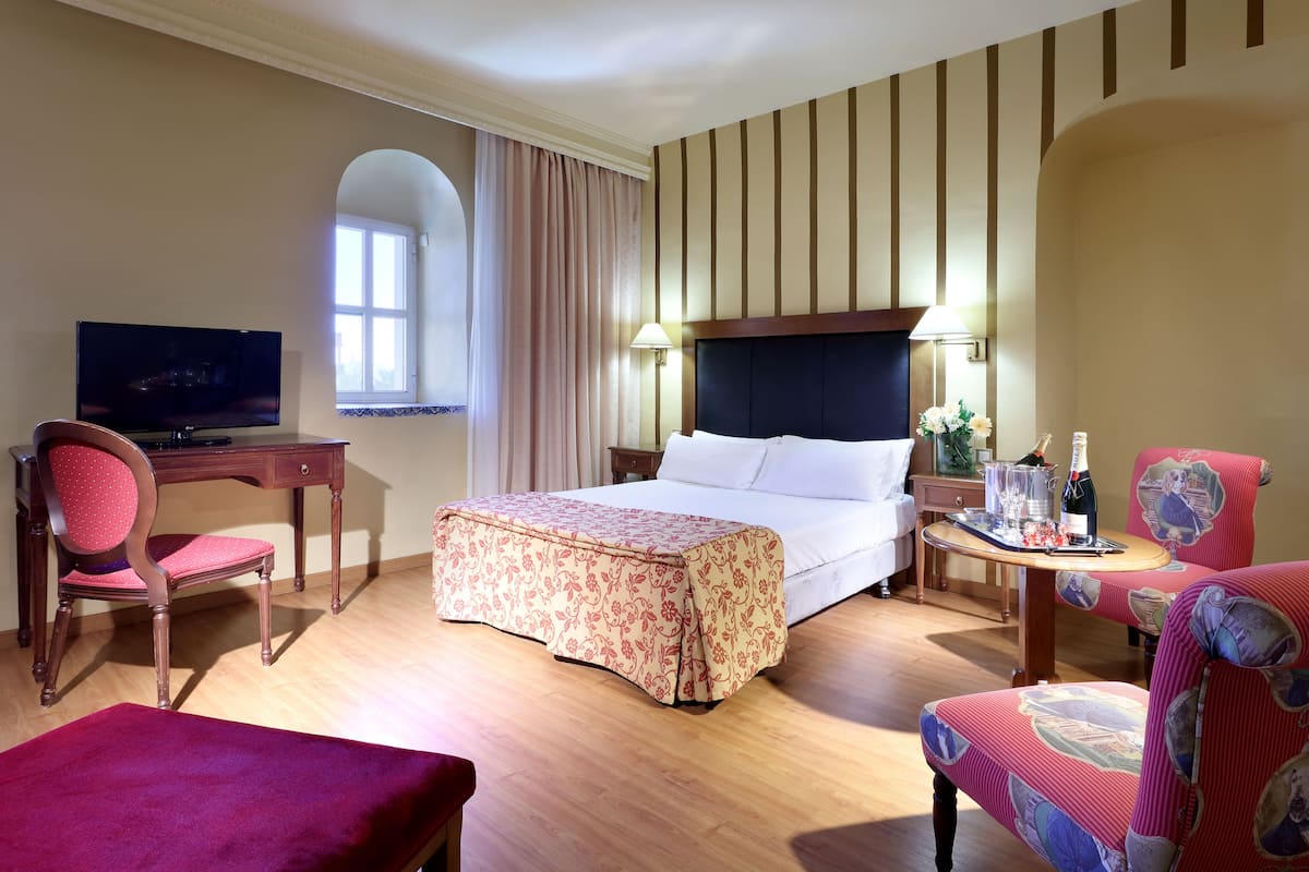 minibar, in-room safe, blackout curtains, soundproofing