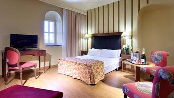 Minibar, caixa forta a l'habitació i cortines opaques