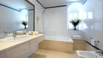 Articoli per l'igiene personale ecosostenibili, asciugacapelli, bidet