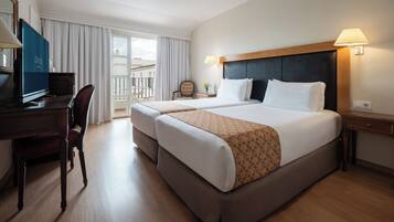 Quarto casal superior | Frigobar, cofres nos quartos, cortinas blackout, Wi-Fi de cortesia