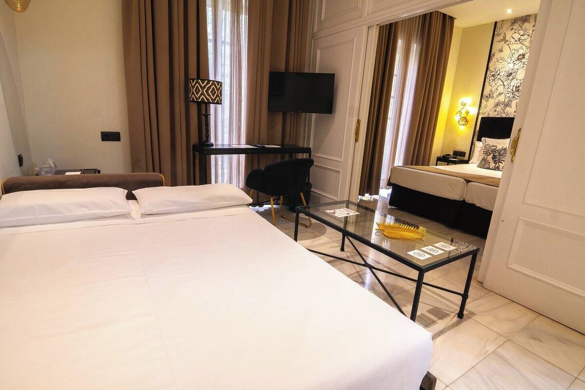 Suite Junior (4 adults) | Minibar, coffre-fort, bureau