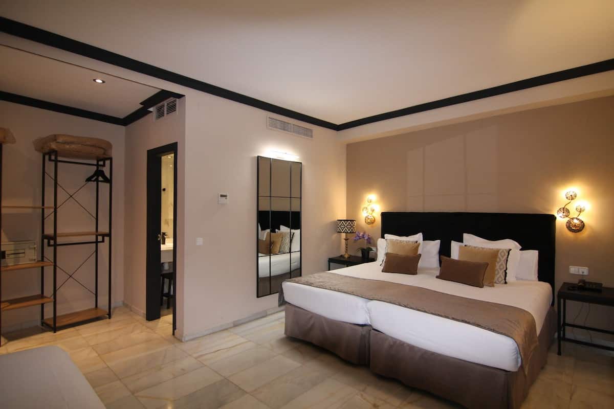1 chambre, minibar, coffres-forts dans les chambres, bureau