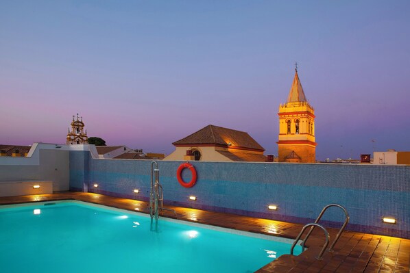 Seasonal outdoor pool, open 10:00 AM to 8:00 PM, sun loungers