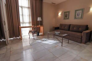 Junior Suite | 1 bedroom, minibar, in-room safe, desk