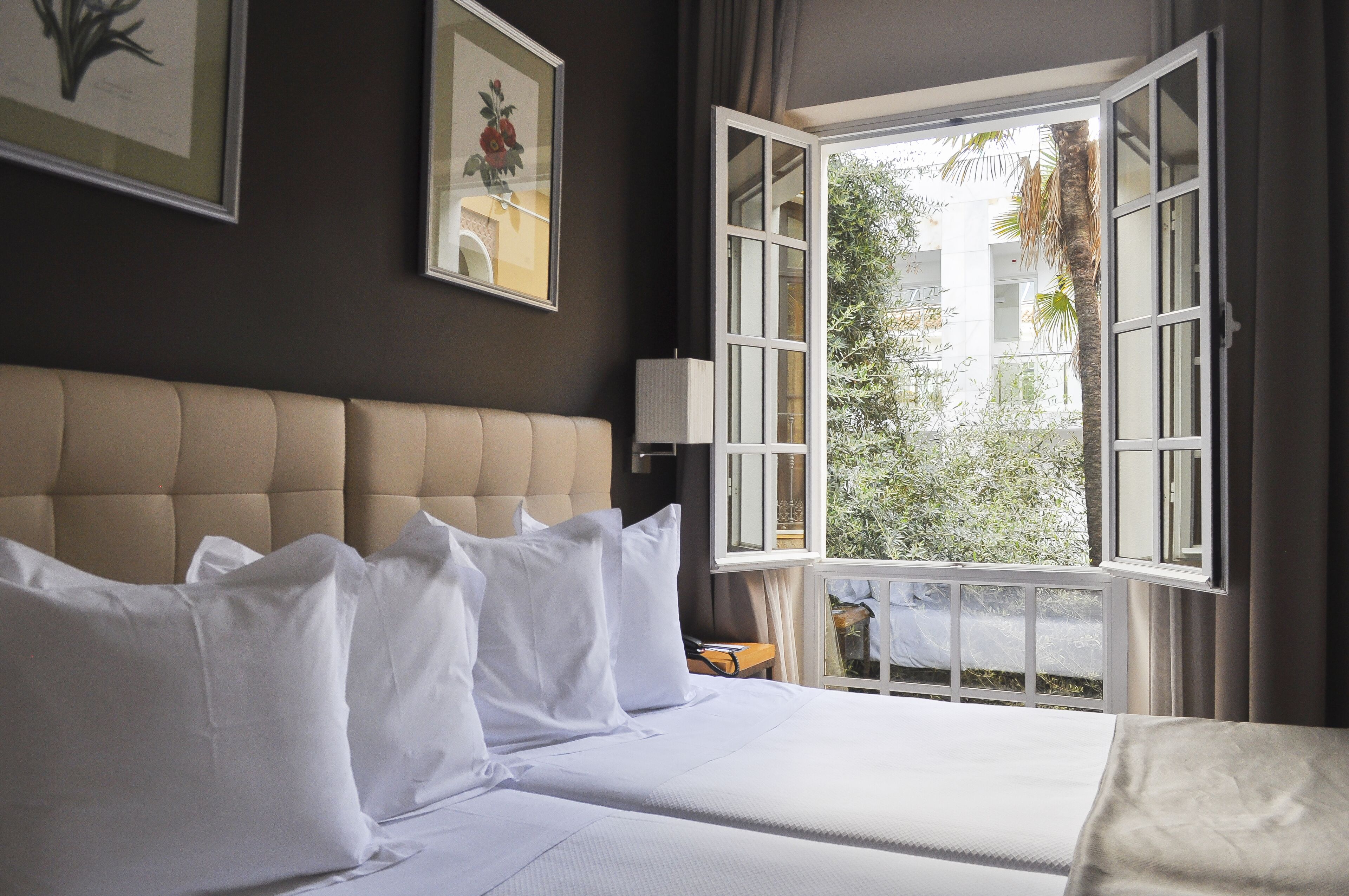 junior suite | minibar, in-room safe, desk, laptop workspace