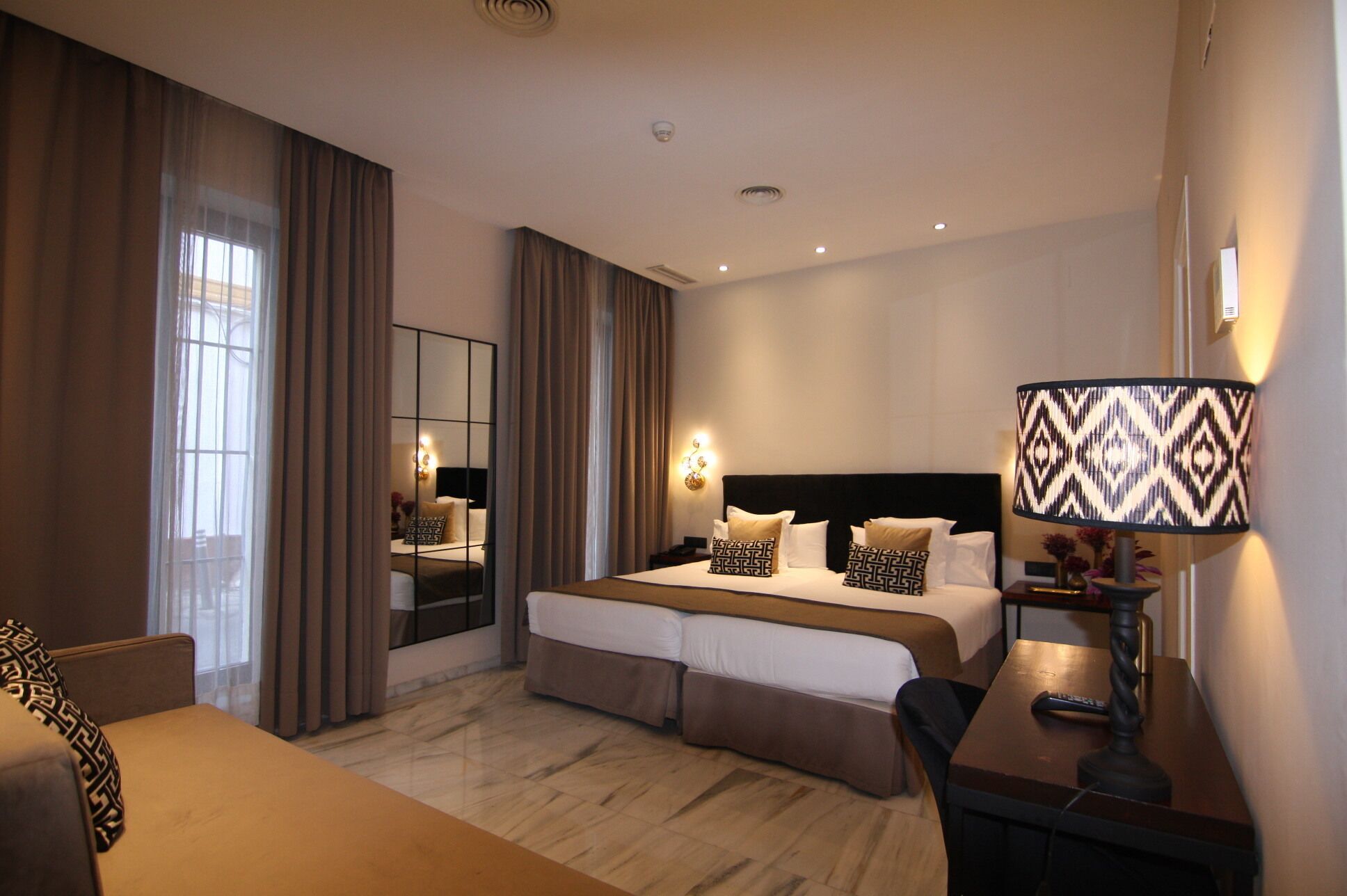 double room | minibar, in-room safe, desk, laptop workspace