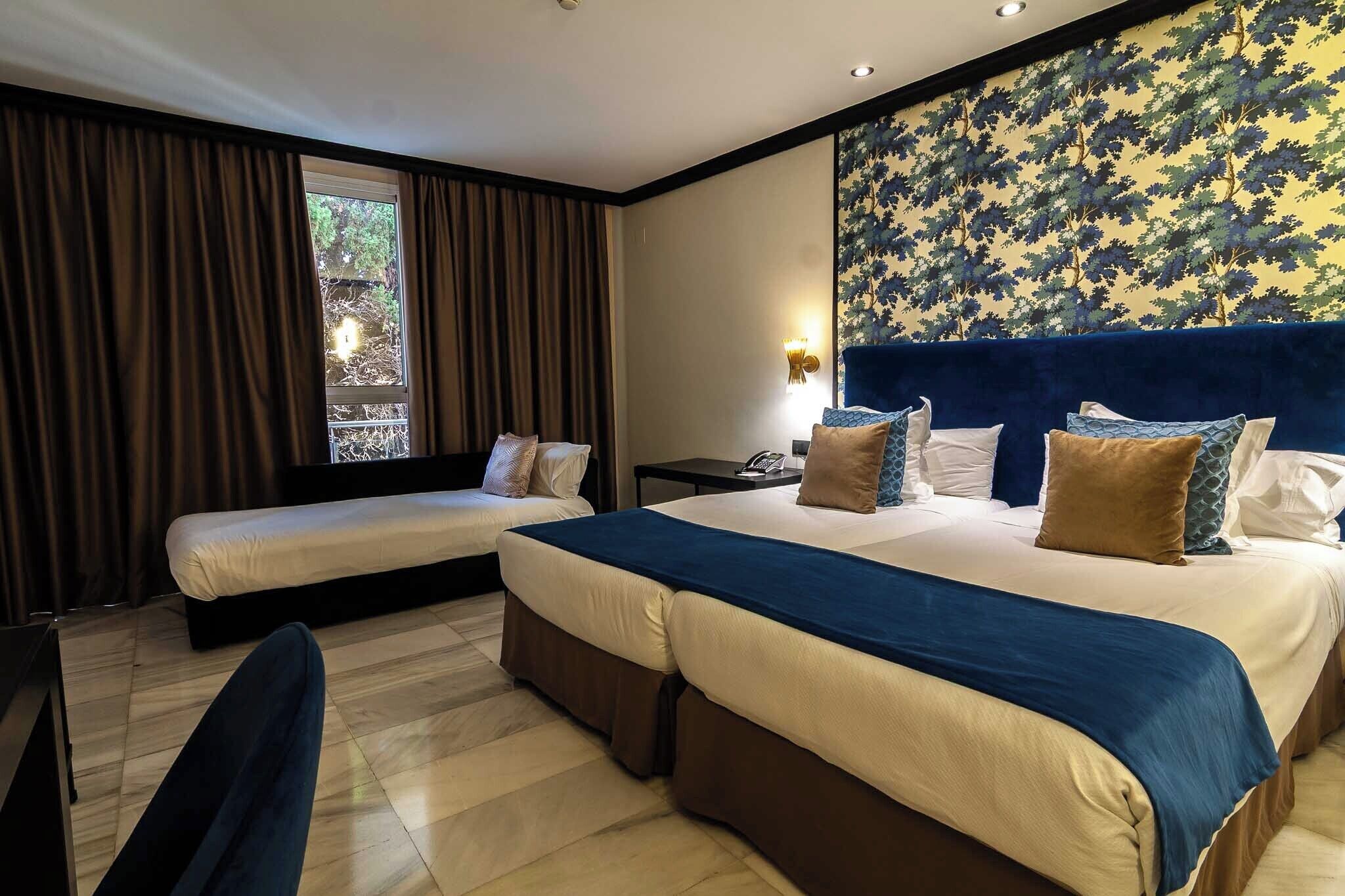 Minibar, coffres-forts dans les chambres, bureau