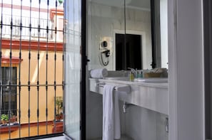 Double Room | Minibar, in-room safe, desk, laptop workspace