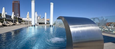 Outdoor pool, pool umbrellas, sun loungers