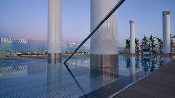 Outdoor pool, pool umbrellas, sun loungers