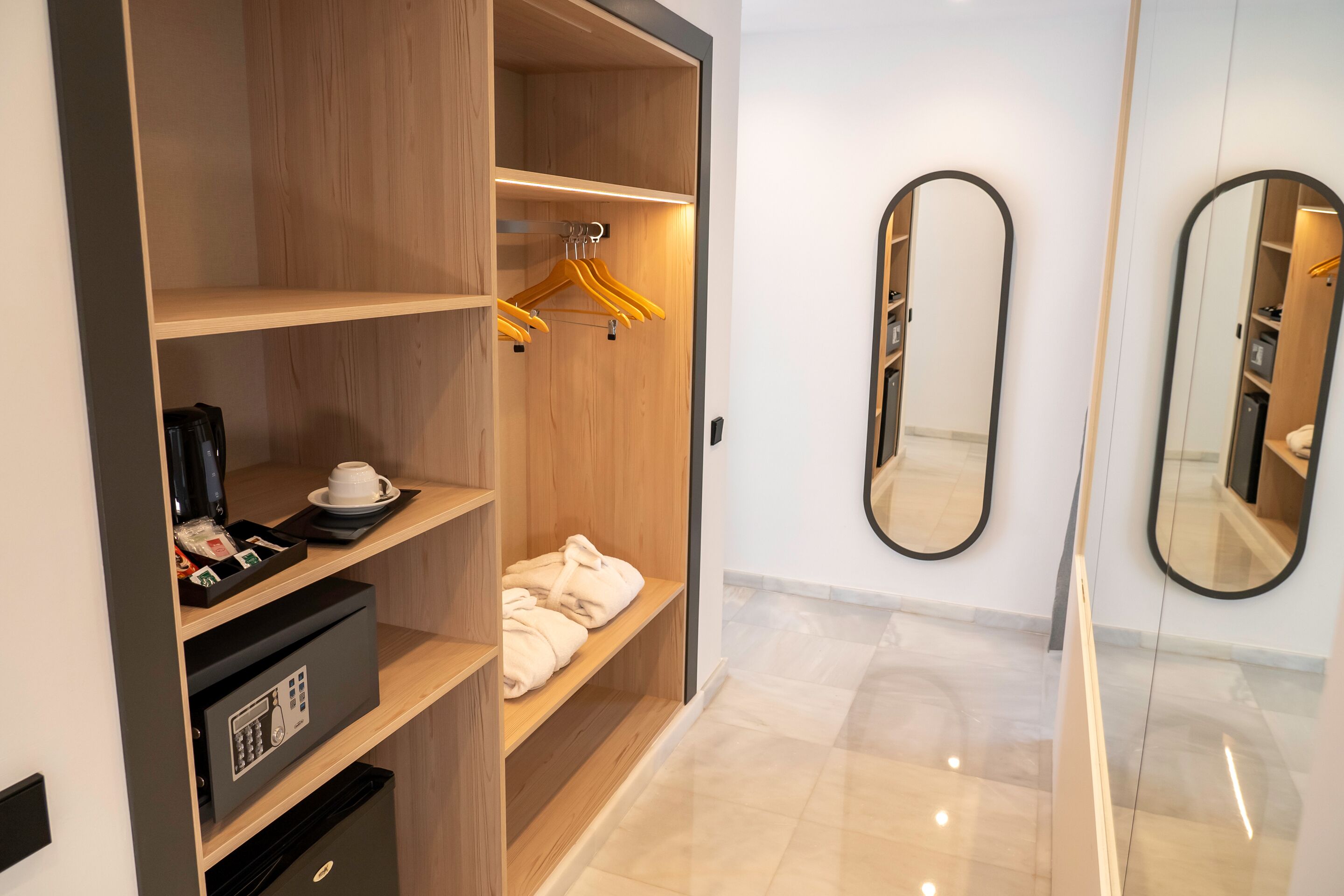 suite, sea view | premium bedding, minibar, in-room safe, desk