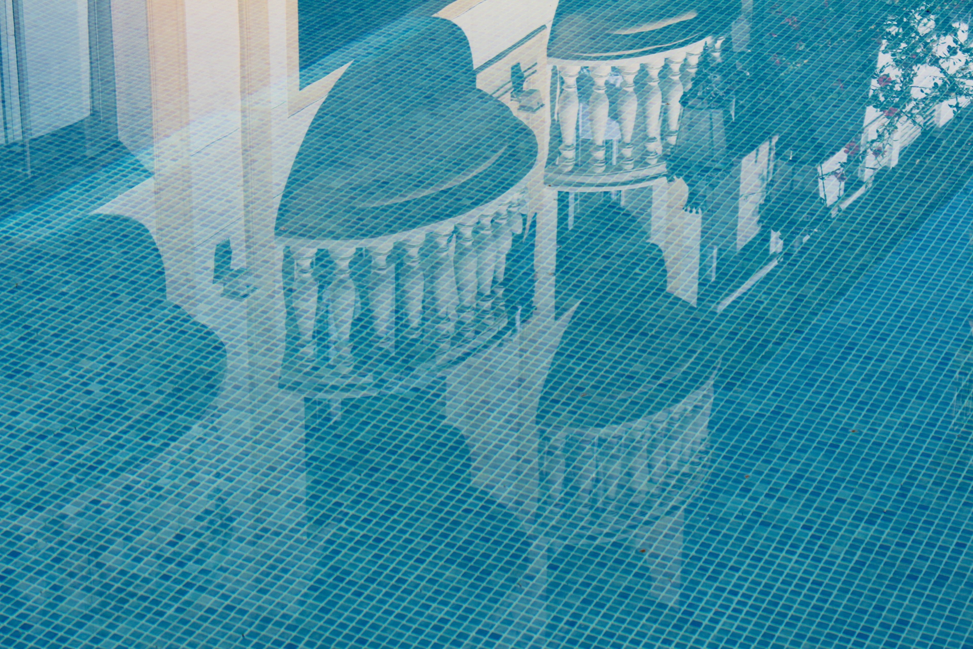 outdoor pool, open 10:00 am to 8:00 pm, pool loungers