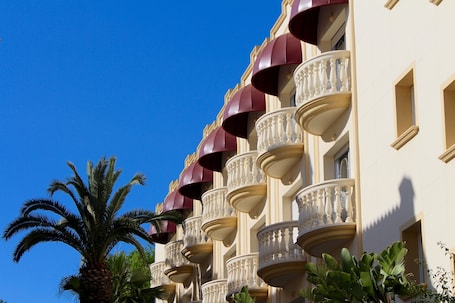 Front of property. Hotel URH Sitges Playa