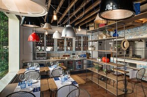 Petit déjeuner, déjeuner et dßner servis sur place, vue sur la mer