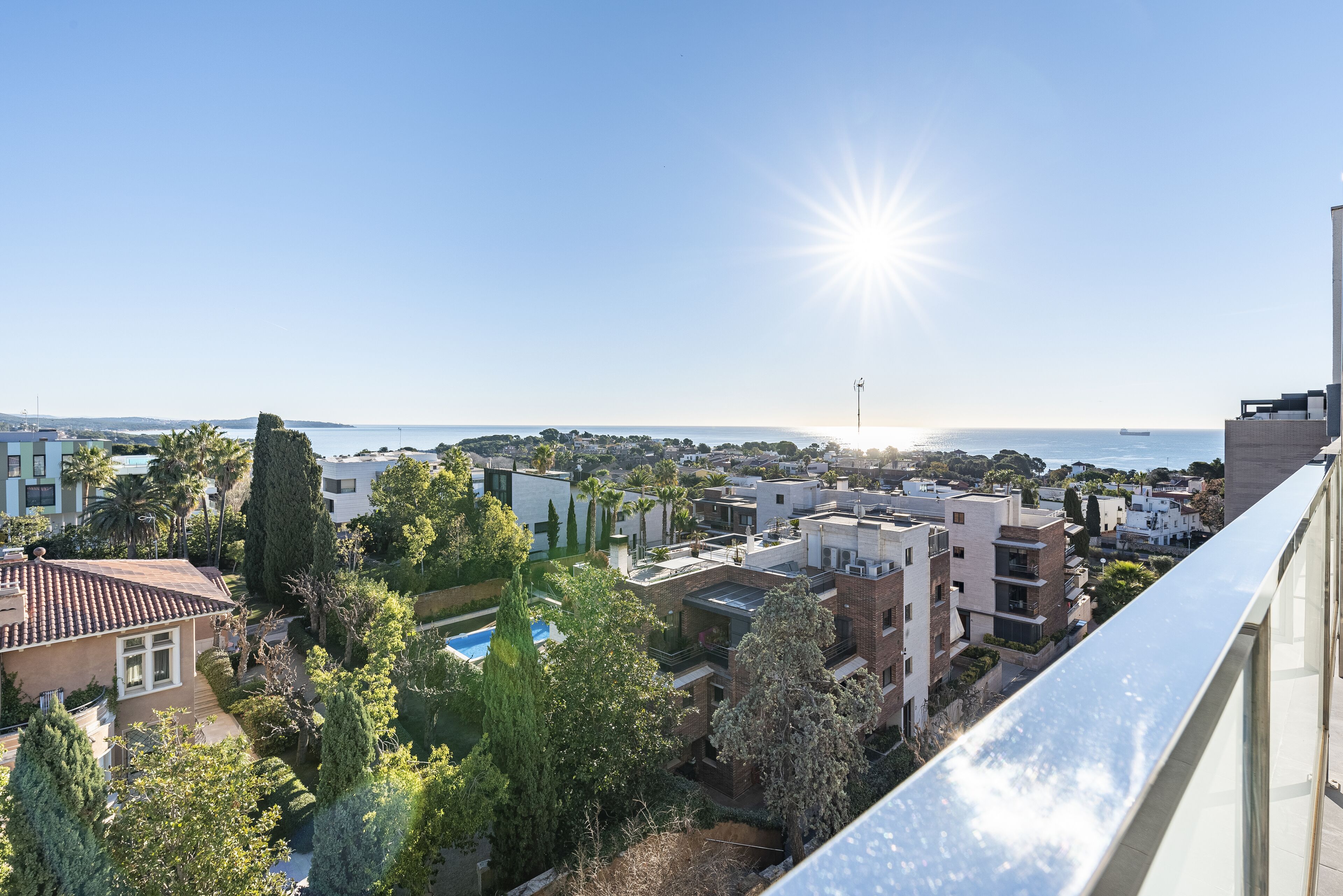 双人房, 露台, 海景 | 羽绒被、迷你吧、办公桌、遮光窗帘