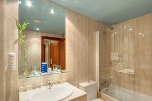 Baignoire, baignoire relaxante profonde, sèche-cheveux