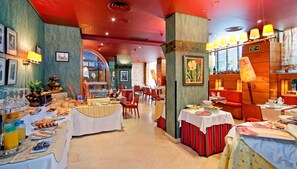 Kontinental frokost hver dag (EUR 15 per person)