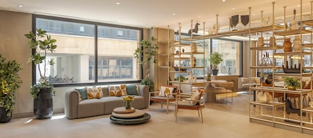 Lobby sitting area. Hotel ILUNION Romareda