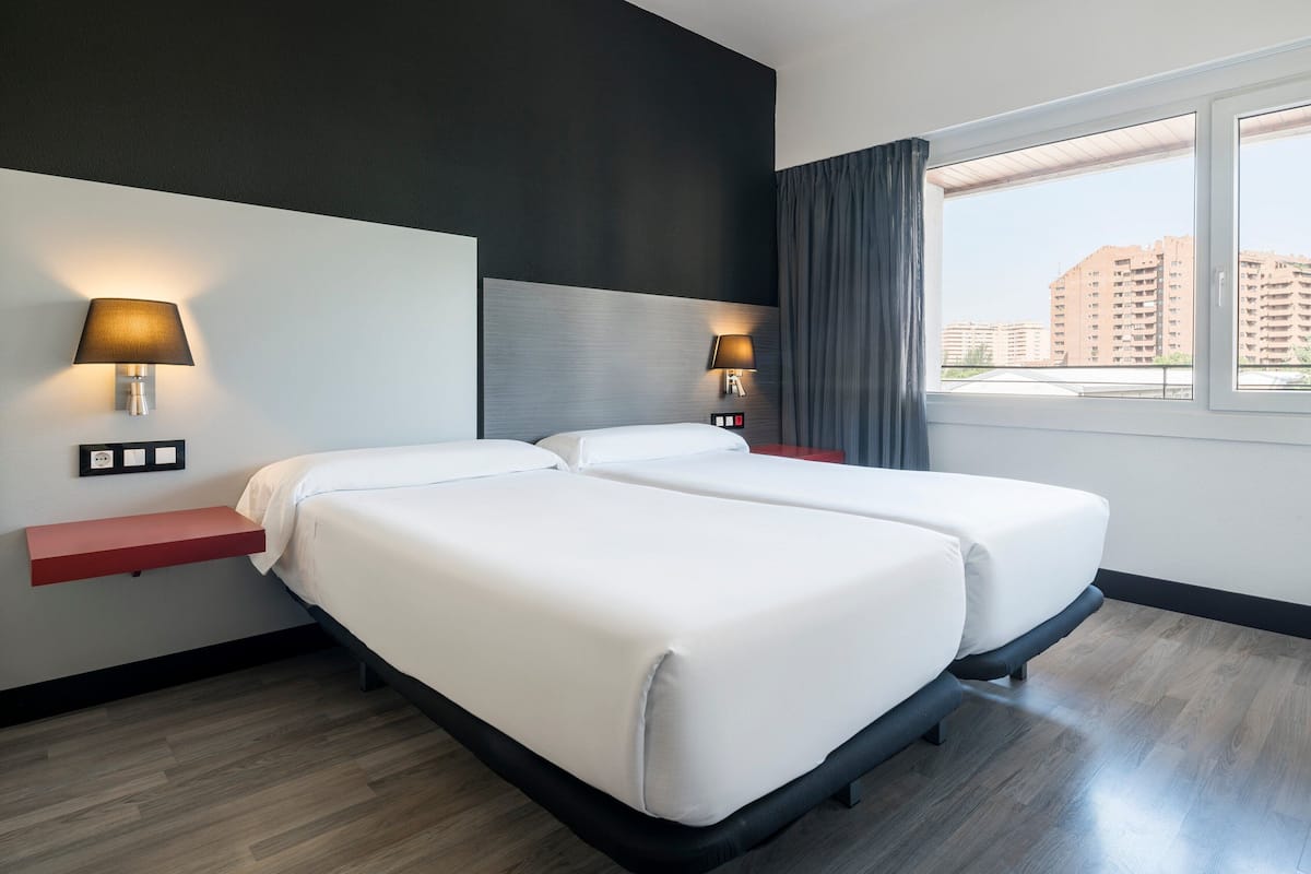 1 bedroom, down duvets, minibar, desk
