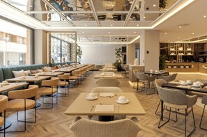 Restaurant - Hotel ILUNION Romareda (Zaragoza)