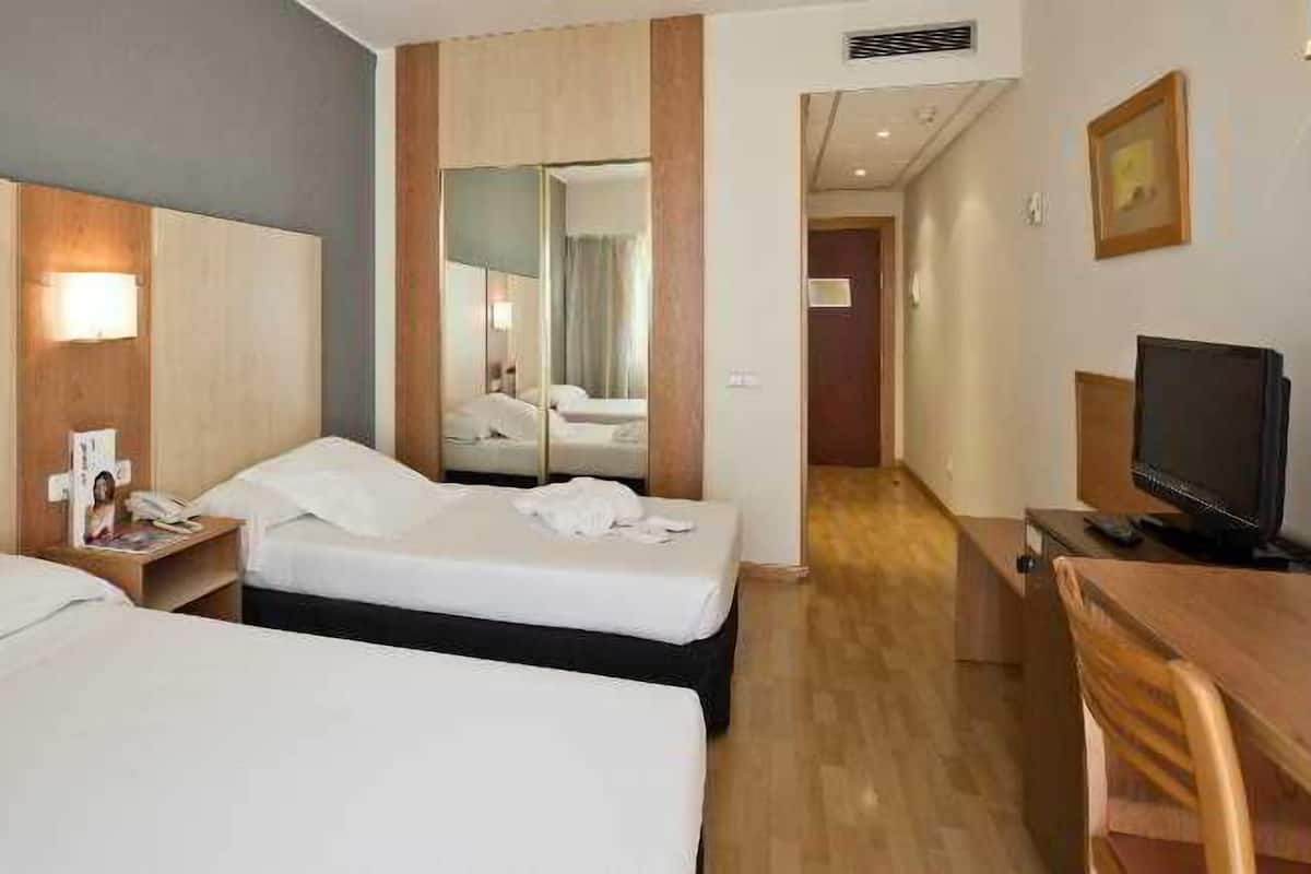 Couette en duvet, minibar, bureau