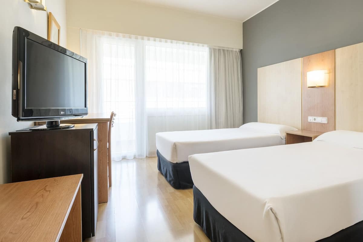 Couette en duvet, minibar, bureau