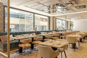 Restaurant - Hotel ILUNION Romareda (Zaragoza)