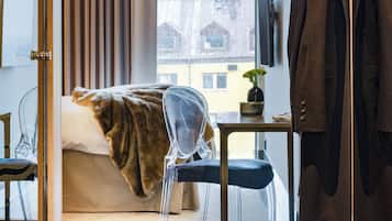 Deluxe Room | Egyptian cotton sheets, premium bedding, down comforters, minibar
