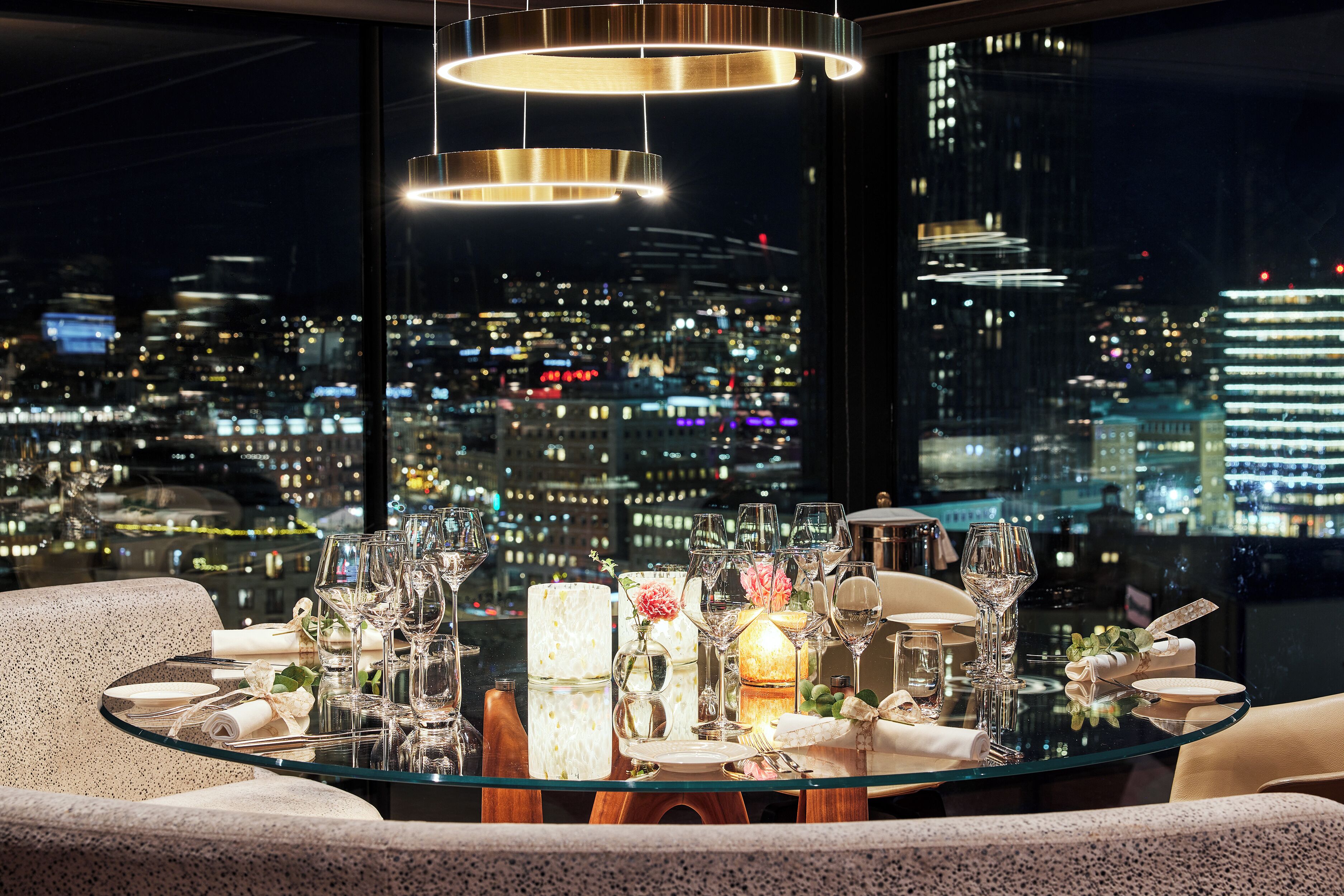 2 restaurants, serveren ontbijt, lunch, diner, internationale gerechten