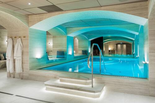 Piscine intérieure