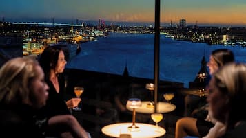 2 barer/lounger, cocktailbar och lobbylounge