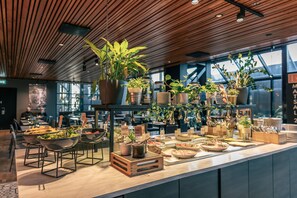 Café da manhã com buffet grátis