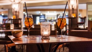 供應早餐、午餐及晚餐