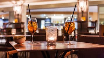 Breakfast, lunch, dinner served; Italian cuisine, alfresco dining