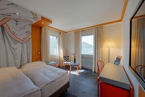 Comfort-værelse med dobbeltseng eller 2 enkeltsenge - 1 soveværelse - søudsigt | Premium-sengetøj, dundyner, minibar, pengeskab på værelset