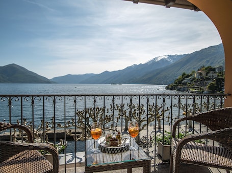 Televisión de pantalla plana. Albergo Carcani