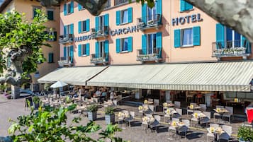 Hotel Carcan offers a traditional Mediterranean-style exterior with a prominent awning and balconies.