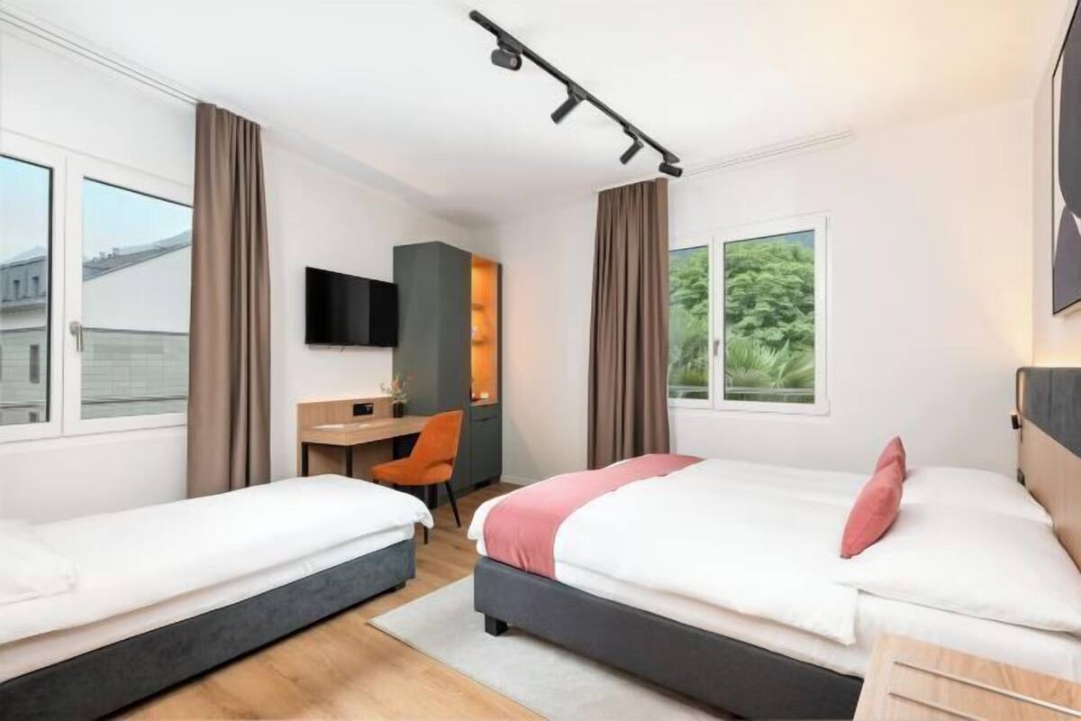 Een minibar, een kluis op de kamer, een bureau, gratis wifi